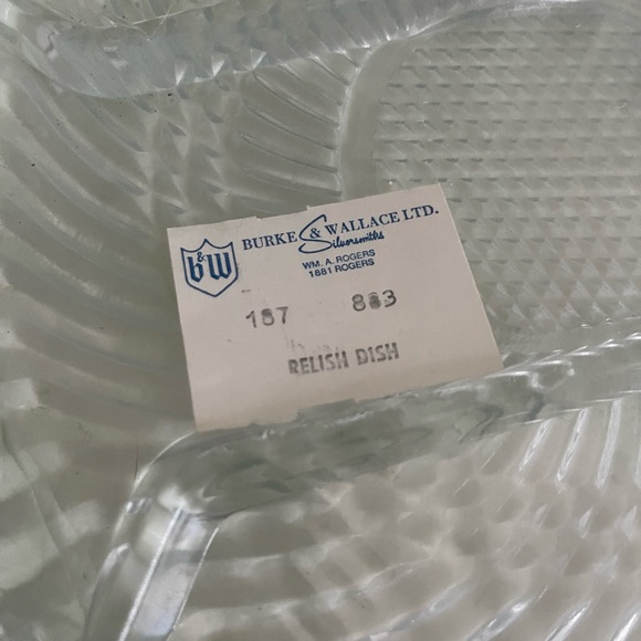 New! WM. A Rogers 1881, Silver plate relish dish with glass 4 section insert - Picture 2 of 7